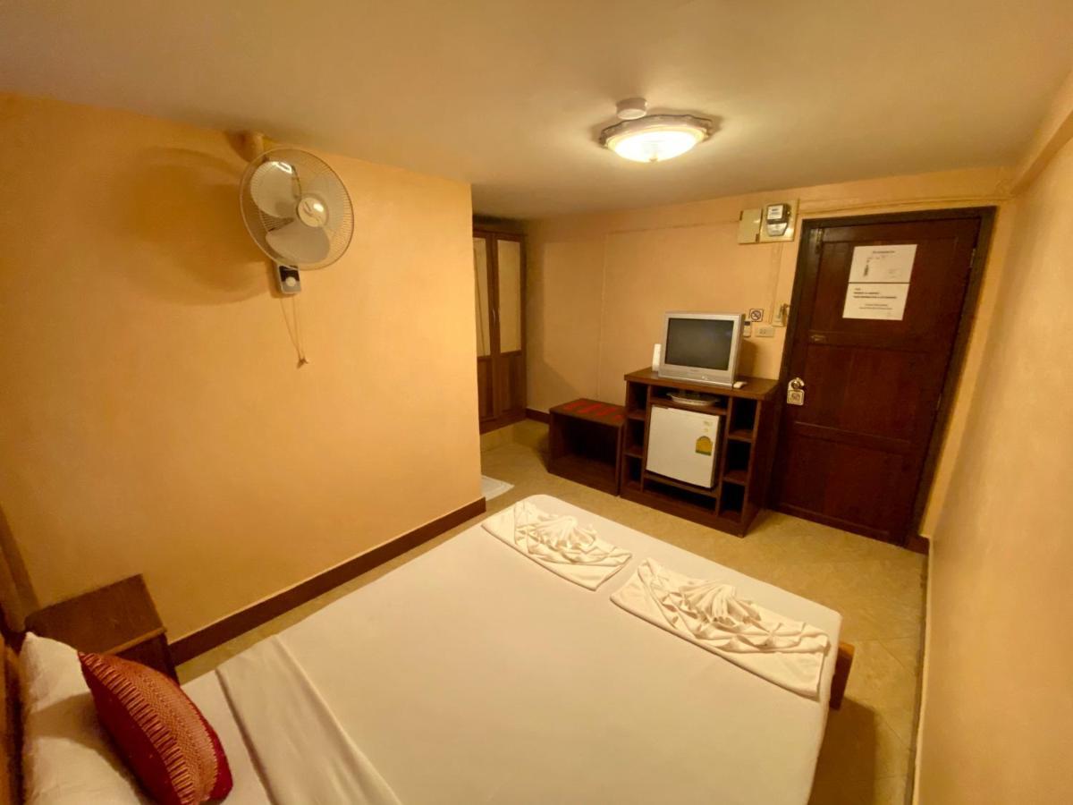 Star Guesthouse Patong Extérieur photo
