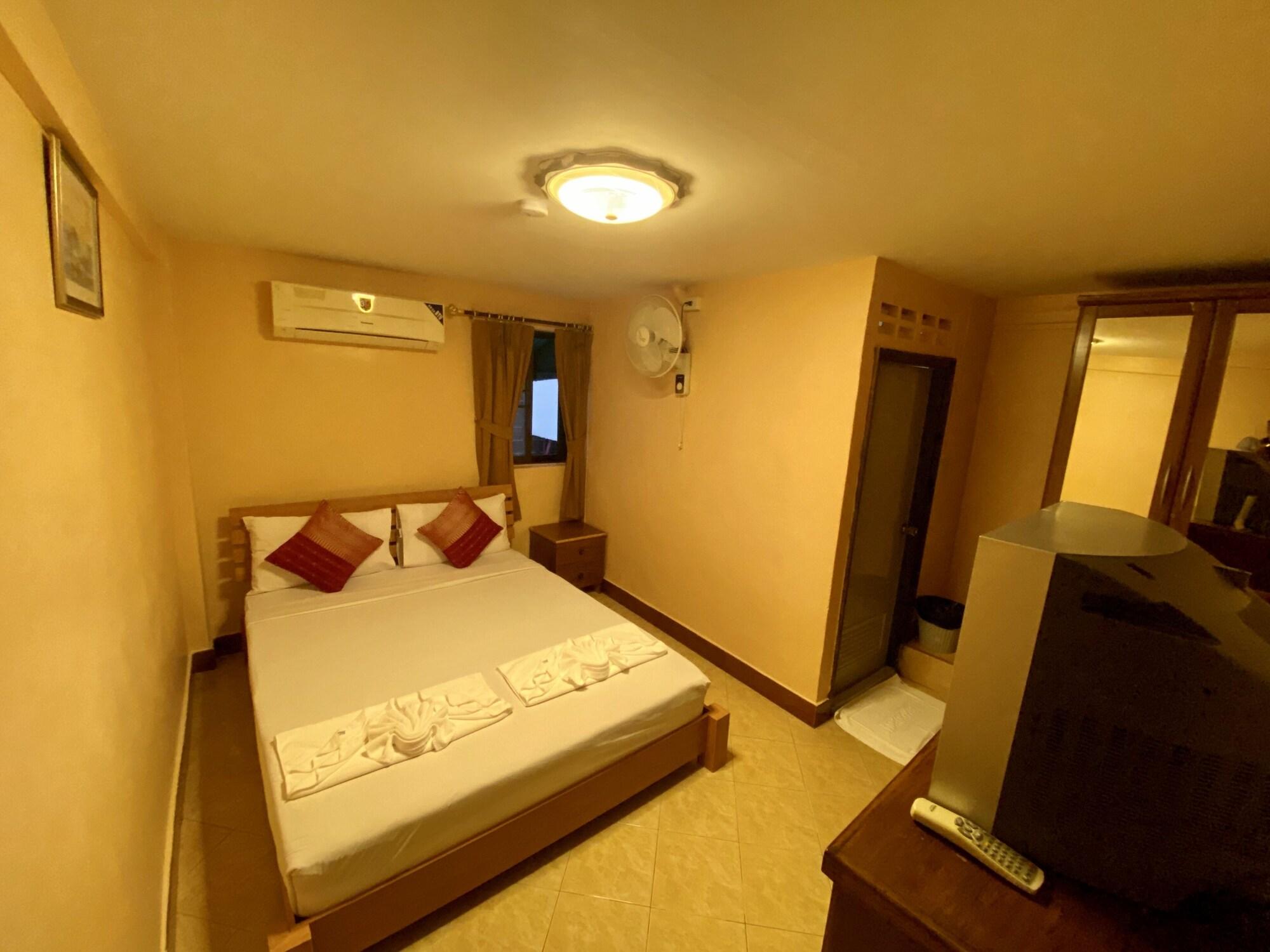 Star Guesthouse Patong Extérieur photo