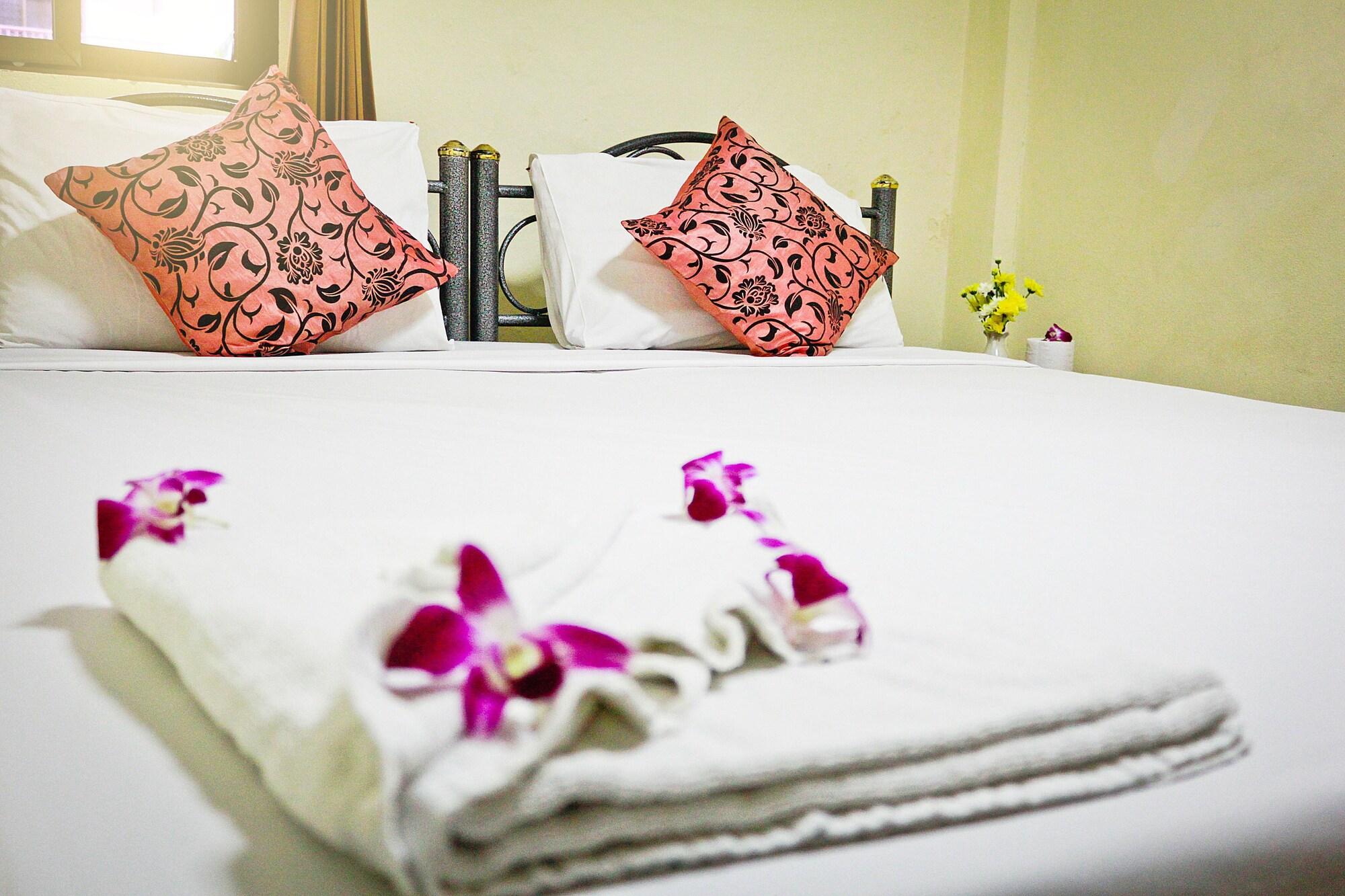Star Guesthouse Patong Extérieur photo